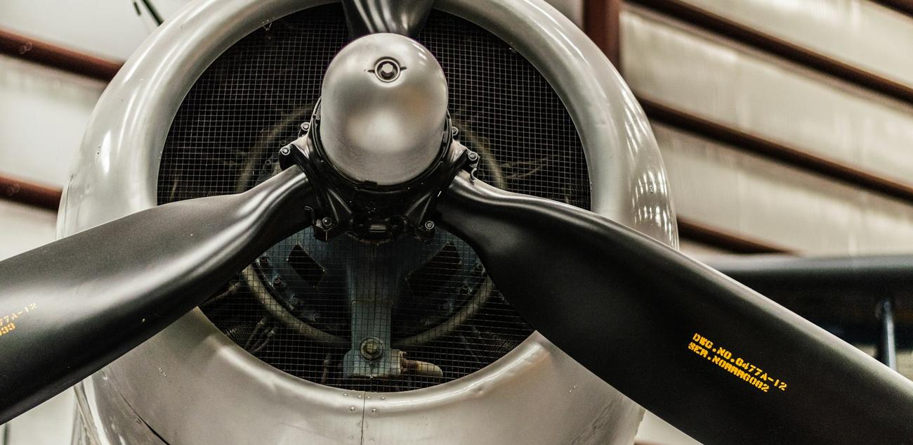 Propeller hub with the drawing number stencilled on the blade