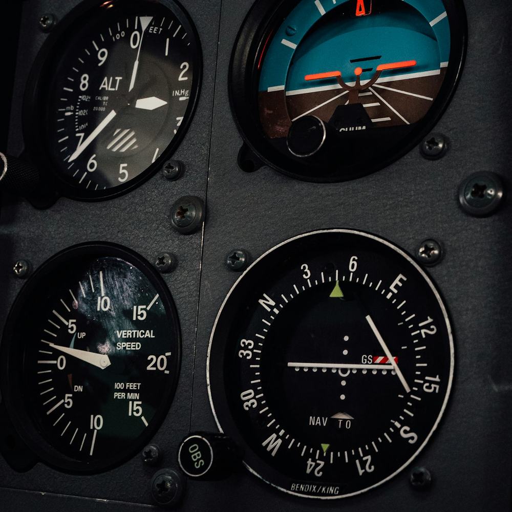 Instrument panel with the attitude indicator showing level flight